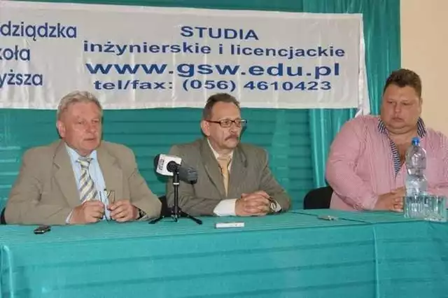 Janusz Kowalski (od lewej) nowy założyciel GSW, Jan Bil ( w środku) - kandydat na rektora GSW i Radosław Zagórski - nowy założyciel GSW