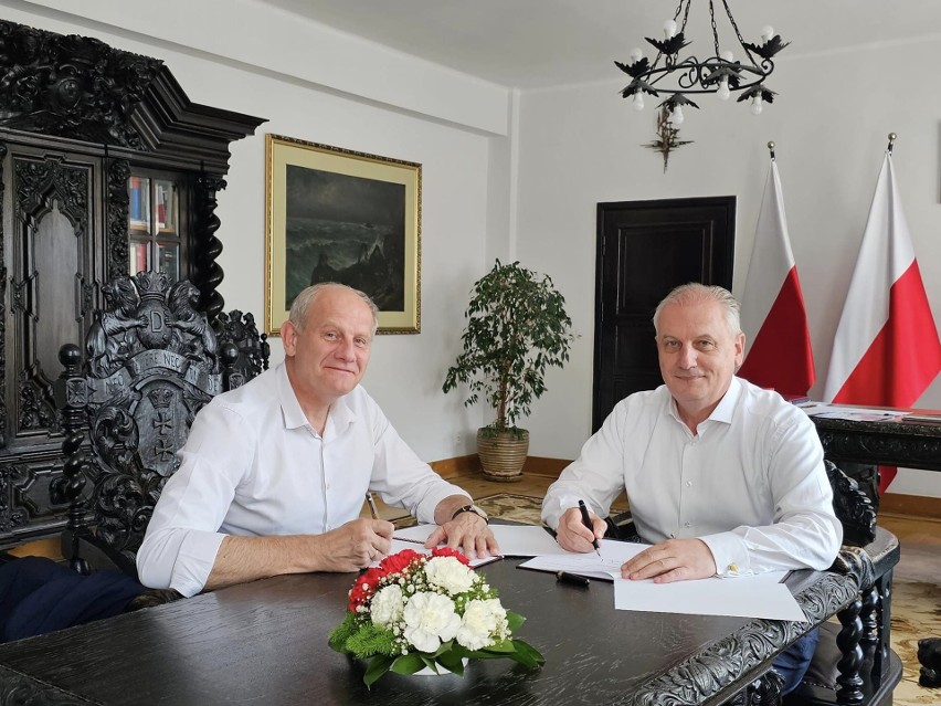 Wojewoda pomorski i burmistrz Żukowa podpisali umowę o...