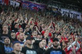 Kibice Wisły Kraków uczcili pamięć włoskiego gangstera, zamordowanego przywódcy ultrasów Lazio Rzym. Prezes PZPN reaguje