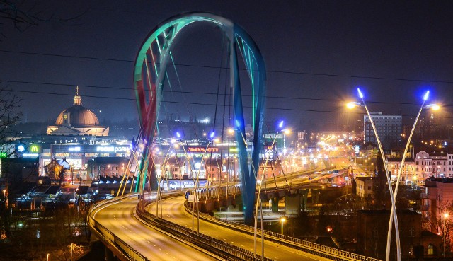 16 kwietnia bydgoski Most Uniwersytecki o godz. 20 zostanie podświetlony na niebiesko, biało i czerwono, czyli w barwach narodowych Francji.