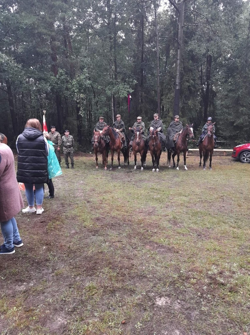 Uczcili pamięć pomordowanych mieszkańców Gałek i innych wsi z gminy Gielniów, oddali też hołd żołnierzom Hubala
