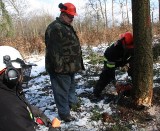 Strażacy z gminy Świerczów uczą się fachu pilarza