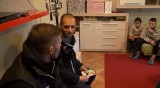 Tłusty czwartek w Śląsku Wrocław: Piłkarze rozdali pączki w Centrum Opieki i Wychowania [WIDEO]