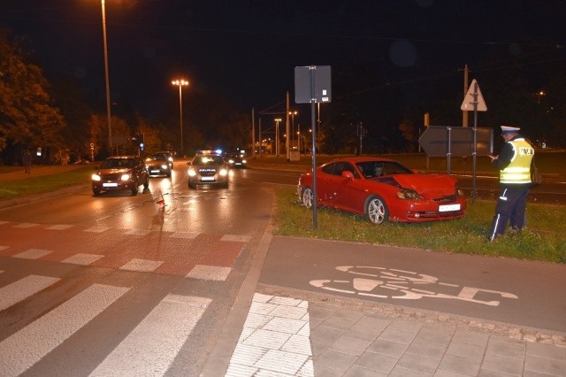 Do kolizji doszło, gdy hyundai zjeżdżał z ronda Lotników Lwowskich w ul. Pabianicką.