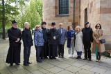 Jubileusz 300-lecia I Liceum Ogólnokształcącego imienia Stefana Żeromskiego w Kielcach. Absolwenci spotkali się przy dzwonnicy katedralnej