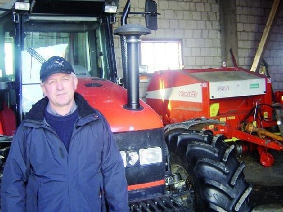 Henryk Roszkowski, ze wsi Roszki Ziemaki ciągle inwestuje i unowocześnia swój park maszynowy