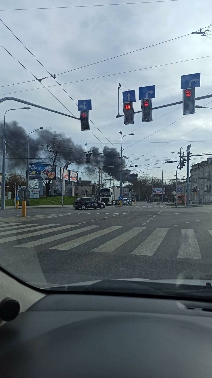 Pożar dachu budynku przy ul. Garbarskiej. Policja zatrzymała 28-latka