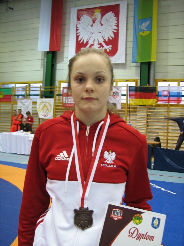 Weronika Kapinos z Czarnych Połaniec na zawodach w Gniewie w dobrym stylu wywalczyła brązowy medal