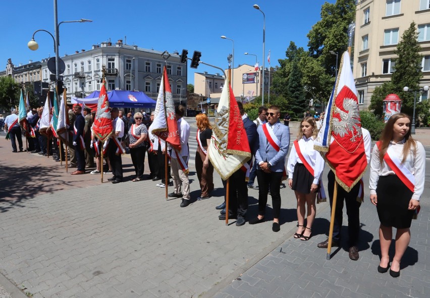 Radomski Czerwiec 1976. Uroczysta msza święta i apel pamięci przy Pomniku Protestu Robotniczego. Zobacz zdjęcia