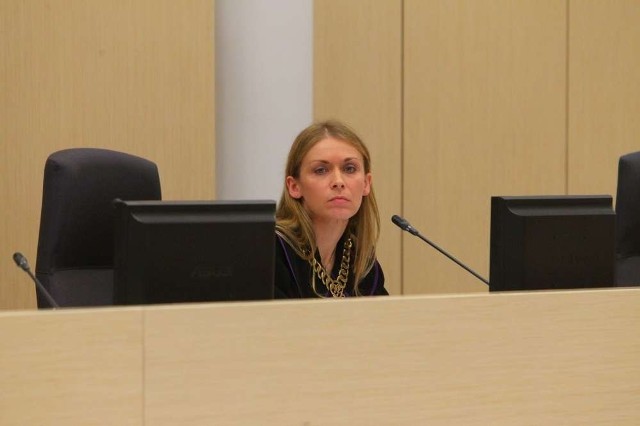 Poznański Sąd Okręgowy zaczął w czwartek przesłuchiwać oskarżonych w aferze gruntowej. Na zdjęciu sędzia Dorota Biernikowicz.