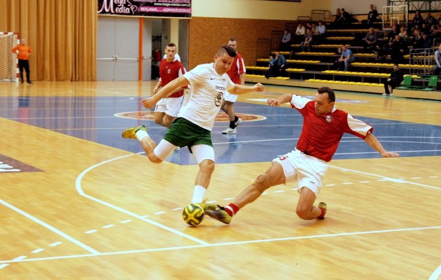 Skoda Auto Grudziądz w pierwszym w tym sezonie meczu w extralidze pokonała Wojownika Wabcz 5:3 (1:1).