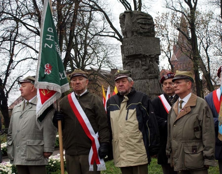 Inowrocław. Święto Niepodległości pod pomnikiem Powstańców Wielkopolskich