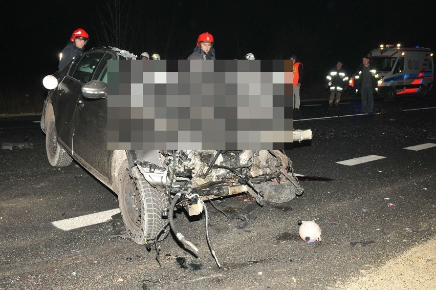 Śmiertelny wypadek w Pacanowie. Zderzyły się ciężarówka i dwa auta osobowe