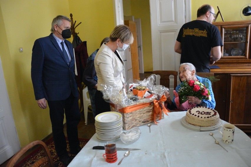 Jadwiga Żdan z Lubaczowa świętuje 105. urodziny! Gdy wybuchła wojna z mężem rozpoczęli tułaczkę po Polsce