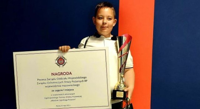 Jakub Połeć ze szkoły podstawowej numer 4 w Kozienicach wygrał eliminacje wojewódzkie Ogólnopolskiego Turnieju Wiedzy Pożarniczej w swojej grupie wiekowej.