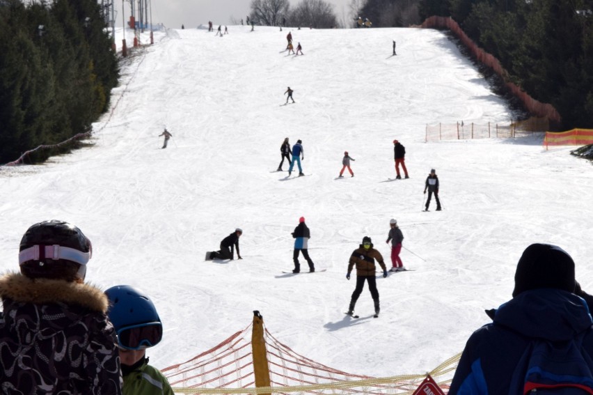 Zimowe szaleństwo na stoku narciarskim w Krajnie. Chętnych do jazdy nie brakowało (ZDJĘCIA)