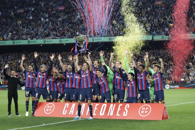 Feta na Camp Nou po zdobyciu przez Barcelonę mistrzostwa Hiszpanii w sezonie 2022/2023