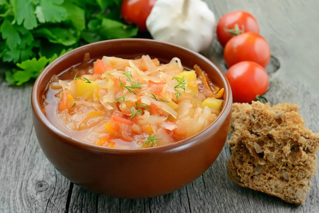 Pożywna parzybroda to gęsta zupa pochodząca ze Lwowa. Ważnym składnikiem jest wybór delikatnego mięsa np.: jagnięciny lub cielęciny.