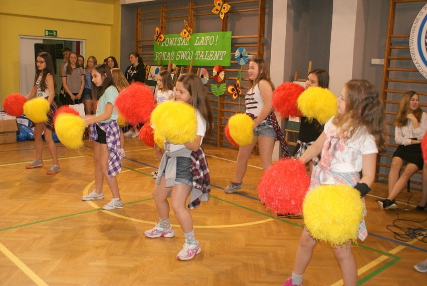 Konkurs szkolnych talentów w Zespole Szkół nr 2 w Dąbrowie...