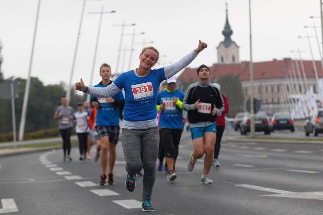 Weekend w Rzeszowie należy do biegaczy. 4 PKO Maraton Rzeszowski rozpoczęły dziś biegi młodzieżowe i Bieg na piątkę.W niedzielę o godz. 9:30 spod Millenium Hall biegacze wystartują do maratonu na pełnym dystansie 42 kilometrów.