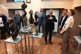 Rzeźby kobiet znanego artysty na nowej wystawie, otwartej w Wieży Sztuki w Kielcach [ZDJĘCIA]