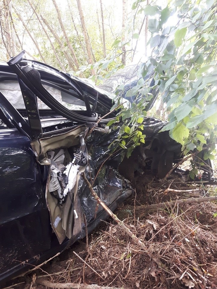Zderzenie dwóch samochodów w Łomazach. Jedna osoba ranna w szpitalu