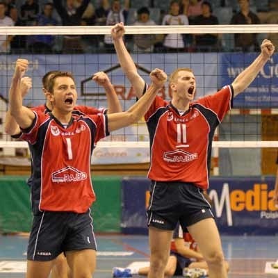 Rafał Matusiak (z lewej) i Paweł Kupisz cieszyli się tydzień temu z pokonania BBTS Bielsko-Biała. Czy gorzowska drużyna przetrwa do końca sezonu?