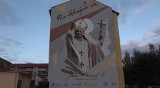 Jan Paweł II na pięć kondygnacji. W Międzyrzecu Podlaskim powstał olbrzymi mural