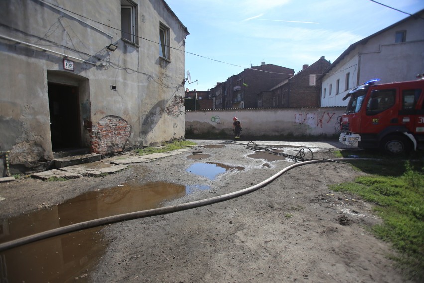 Pożar kamienicy w Katowicach. 15 osób zostało bez dachu nad głową ZDJĘCIA + WIDEO
