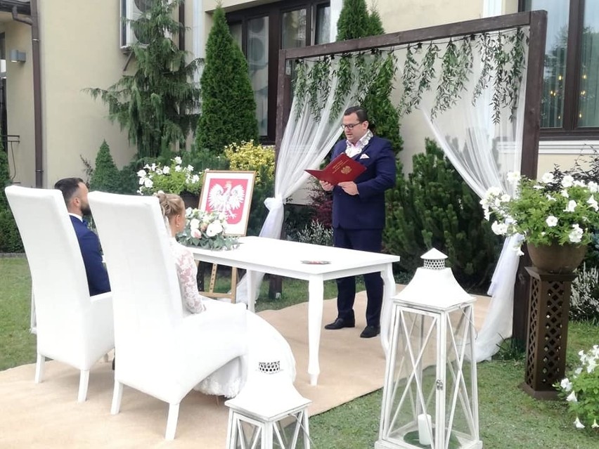 Prezydent Skarżyska Konrad Kronig udzielił w sobotę dwóch wyjątkowych ślubów. Zobacz kto się pobierał (ZDJĘCIA) 
