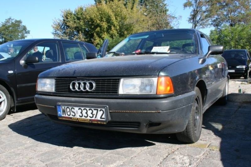 Audi 80, 1987 r., 1,8 + gaz, 2 tys. 600 zł;