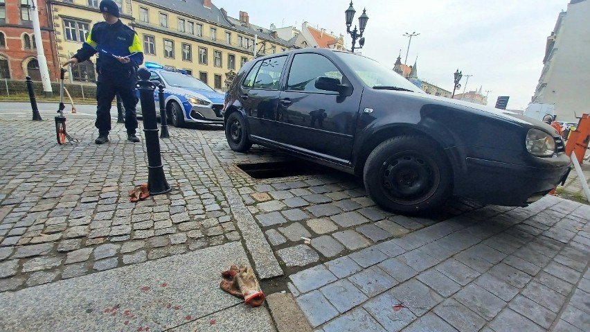 Koszmarny wypadek we Wrocławiu. Auto przejechało mężczyznę...