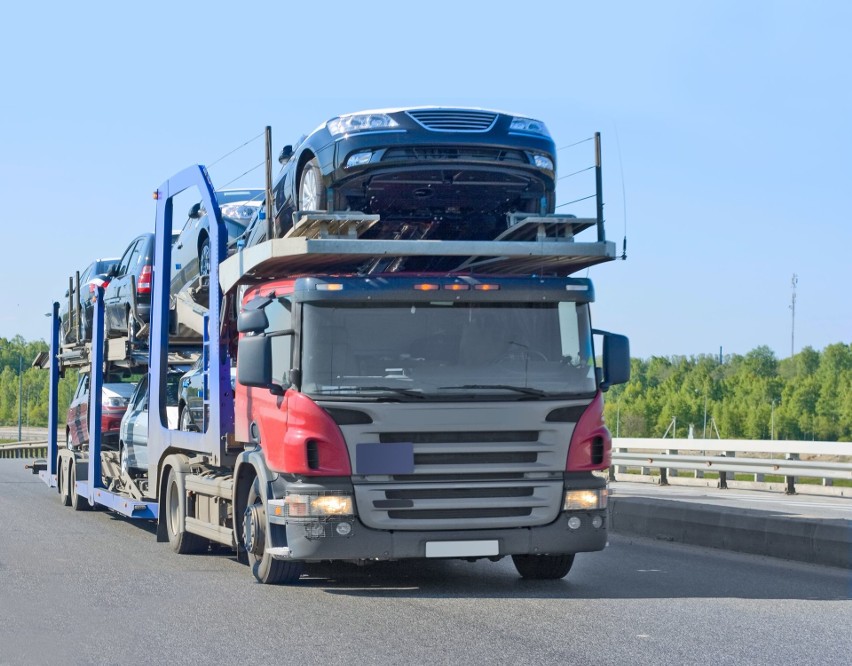 Branża transportowa boryka się z brakiem kierowców...