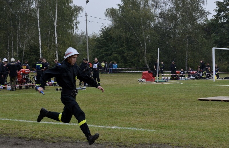 Bobrowniki: gminne zawody sportowo - pożarnicze [ZDJĘCIA]