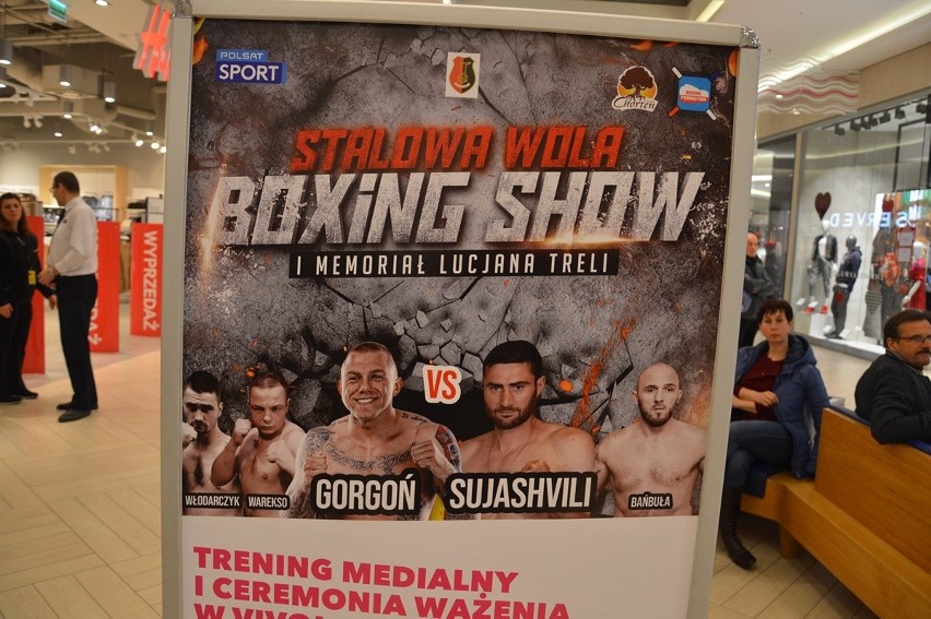 Ważenie zawodników przed Stalowa Wola Boxing Show" i memoriałem Lucjana Treli [ZDJĘCIA]