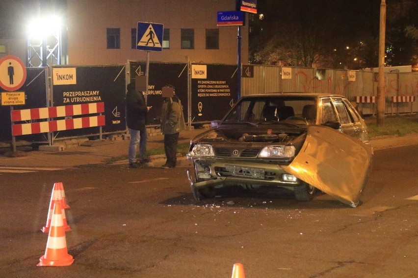Wrocław: Wóz strażacki zderzył się z polonezem 