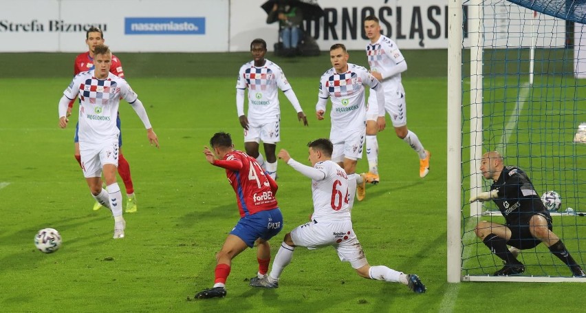 17.10.2020 r. W poprzedniej kolejce Górnik Zabrze przegrał u...