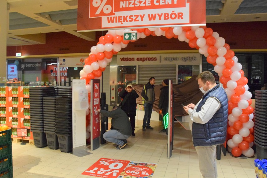 Kaufland w Pasażu Świętokrzyskim w Kielcach już otwarty. Wiele osób czekało przed drzwiami [ZDJĘCIA, TRANSMISJA]