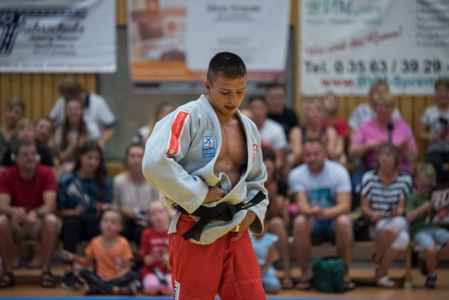 Aleksander Beta, mistrz judo, ma na pasie napis "Jezus", wydał szczególną książkę . Więcej na kolejnych zdjęciach.