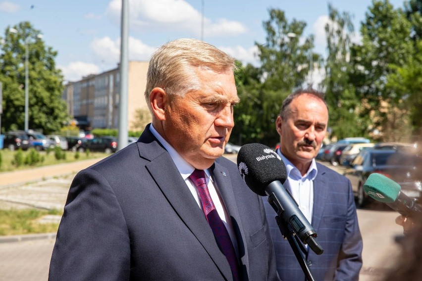 Prezydent Tadeusz Truskolaski i Andrzej Ostrowski, szef ZMK,...
