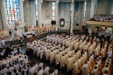 Wielki Czwartek w Rzeszowie. Msza Krzyżma odbyła się w rzeszowskiej katedrze [ZDJĘCIA]