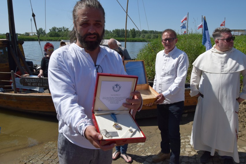 Przed wypłynięciem na sandomierskim brzegu Wisły odbyło się...