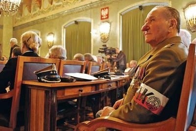 Kombatanci Polskiego Państwa Podziemnego co roku spotykają się w magistracie (na zdjęciu ubiegłoroczne uroczystości). Fot. Paweł Stachnik