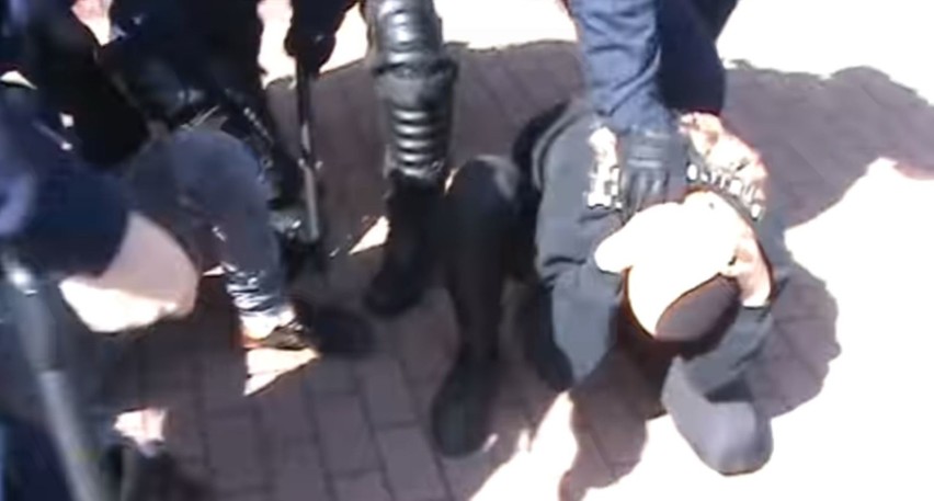 Brutalne zatrzymanie kobiety w Głogowie. Policja pokazuje, co zdarzyło się wcześniej [ZOBACZCIE NAGRANIE]