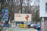 W Białystoku zawisły dwa nowe billboardy. Akcja Demokracja chce dyskusji o prawach osób LGBT i Krajowym Planie Odbudowy