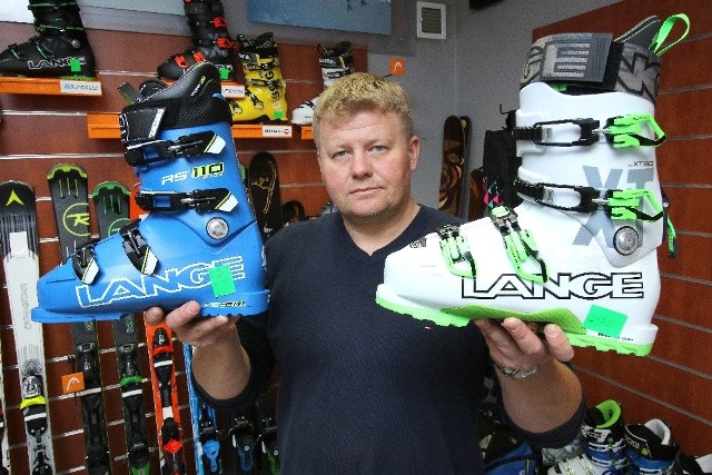 Arkadiusz Jędras, właściciel salonu Ski-Expert w Kielcach  radzi, czym sugerować się przy wyborze butów i prezentuje wybrane modele.