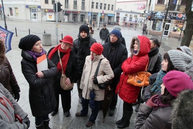 Białostocki Szlak Kobiet wiedzie od Rynku Kościuszki, przez ul. Lipową, al. Piłsudskiego, po skwer przy kościele św. Rocha. Z tymi miejscami związane są losy słynnych białostoczanek, o których opowiadała m.in. Anna Łuszyńska (na zdjęciu z lewej) z Białostockiego Ośrodka Kultury.