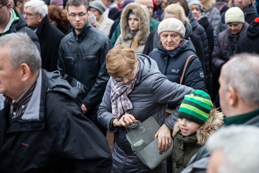 Epifania łączy objawienie się Boga człowiekowi, Teofanię i...