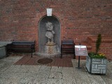 Pomnik sikającego diabełka w Bielsku-Białej opowie o swojej historii
