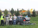 Wypadek w Chełmcach. Mazda koziołkowała na polu (zdjęcia) 